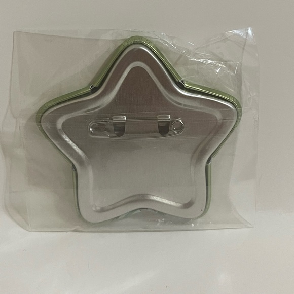 Sailor Moon Makoto /Sanrio Marron Cream Star Shaped Badge (pin) - Picture 3 of 5